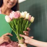 Tipy na originální dárky pro třídní učitelku – co vybrat?