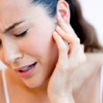 Zalehlé ucho při rýmě - jak se ho zbavit a kdy k lékaři?
